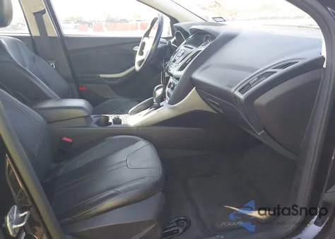 2014 Ford Focus Se z USA, uszkodzony, nr VIN 1FADP3F26EL162511